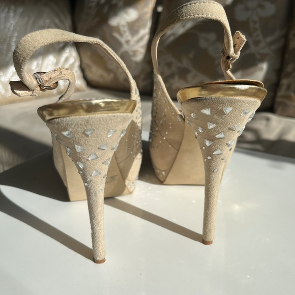 Shoes - Picture 5 of 6